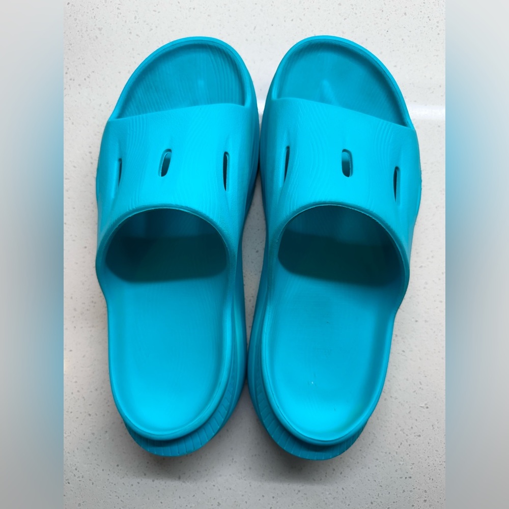Hoka Ora Recovery Slides in Scuba Blue. Women’s Size 8.